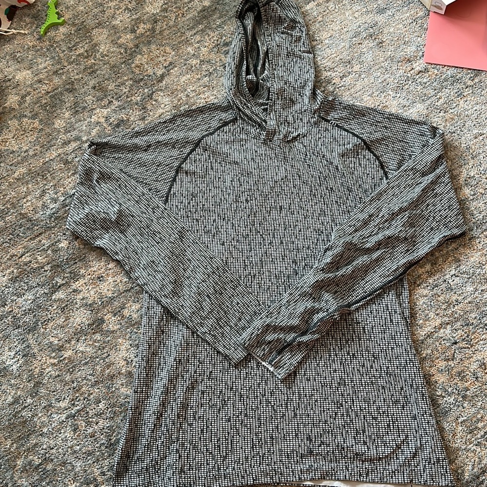 Lulu Lemon dry sense pullover